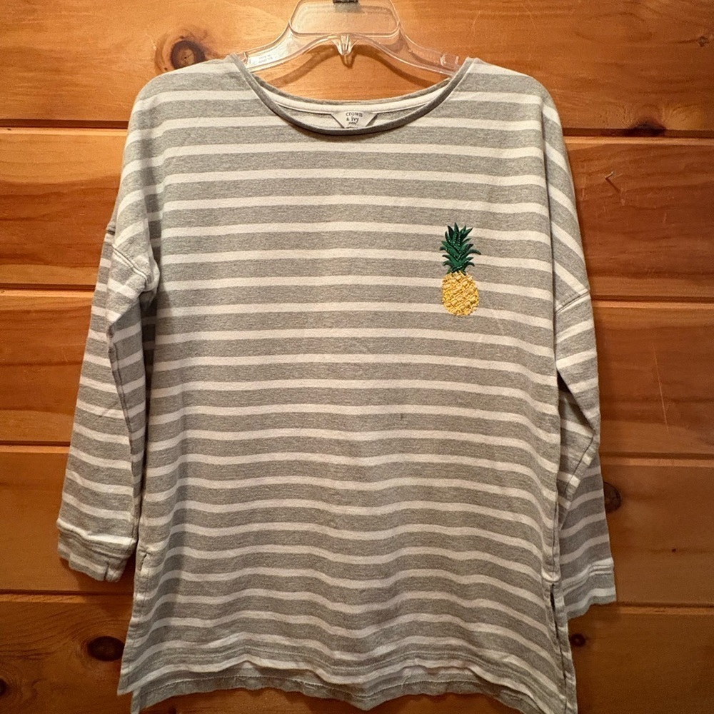 Crown & Ivy Gray Green Relaxed T-shirt
